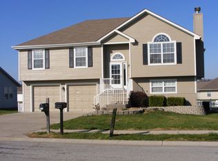 1214 SW Dean Dr, Grain Valley, MO 64029