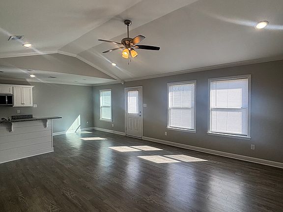 4th image of 14 Winchester Dr