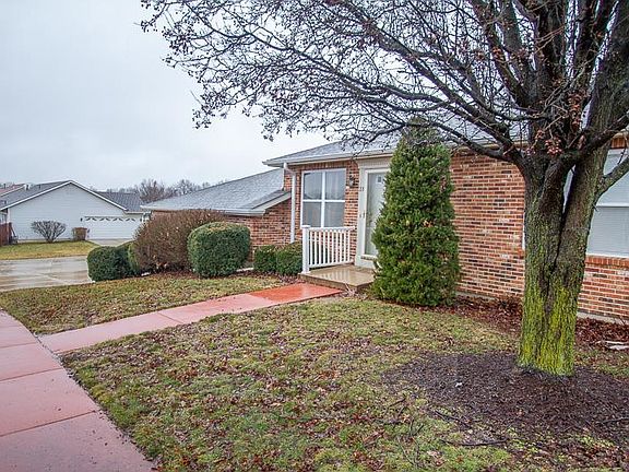 3rd image of 28 Brittany Ct