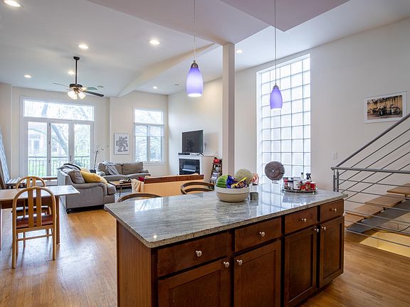 4th image of 1025 N Marshfield Ave #Penthouse