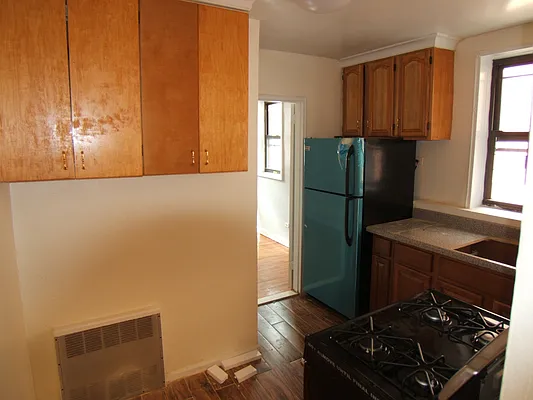 Rented by Joel Weisz, LREB | media 24