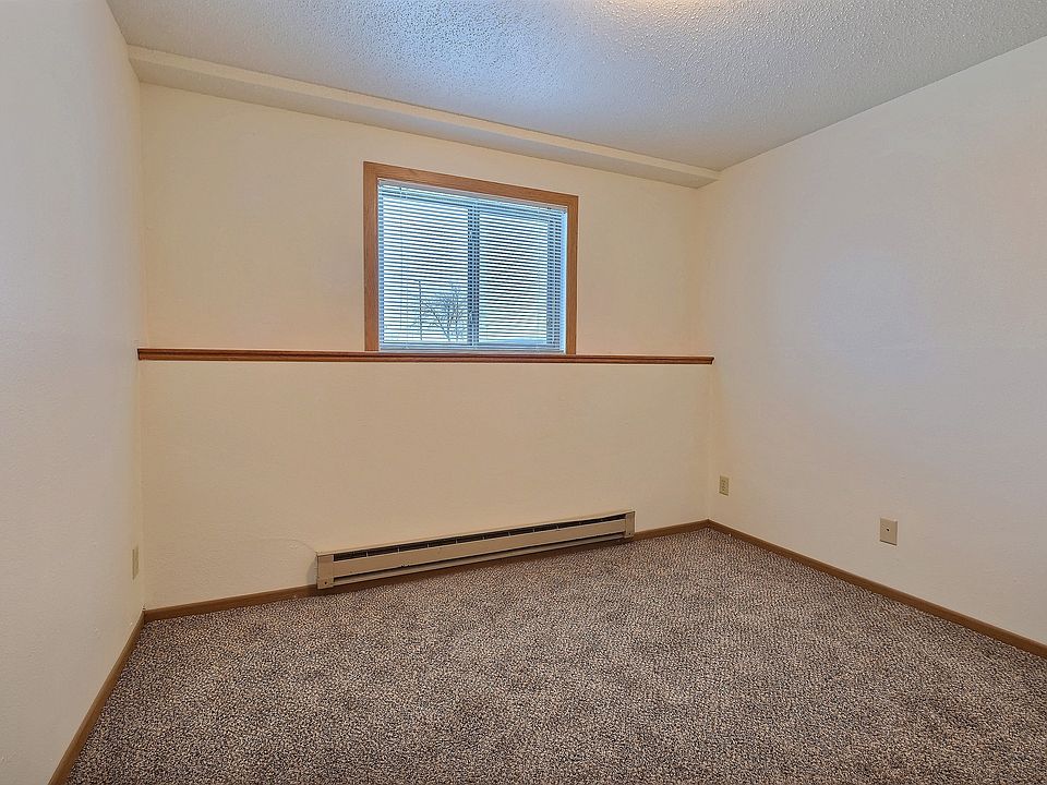 Fargo, ND Alden Pines Apartments | Bedroom