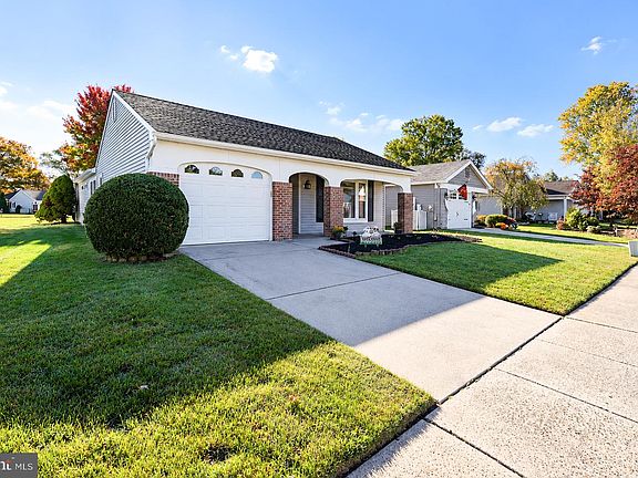 3rd image of 11 Burtons Dr