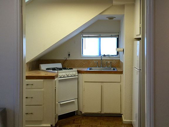 5th image of 2848 Fernwood St