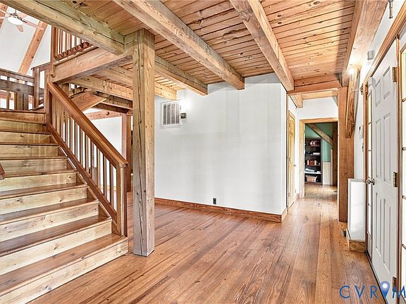5th image of 327 Rodeo Ln