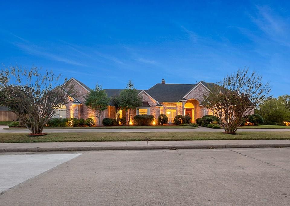 1st image of 701 Sleepy Hollow Dr