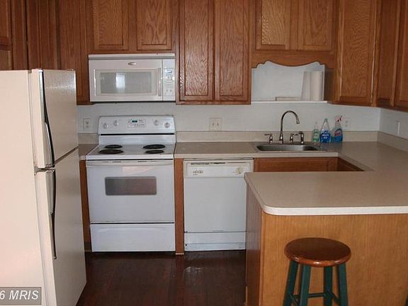 3rd image of 1318 Lightfoot St