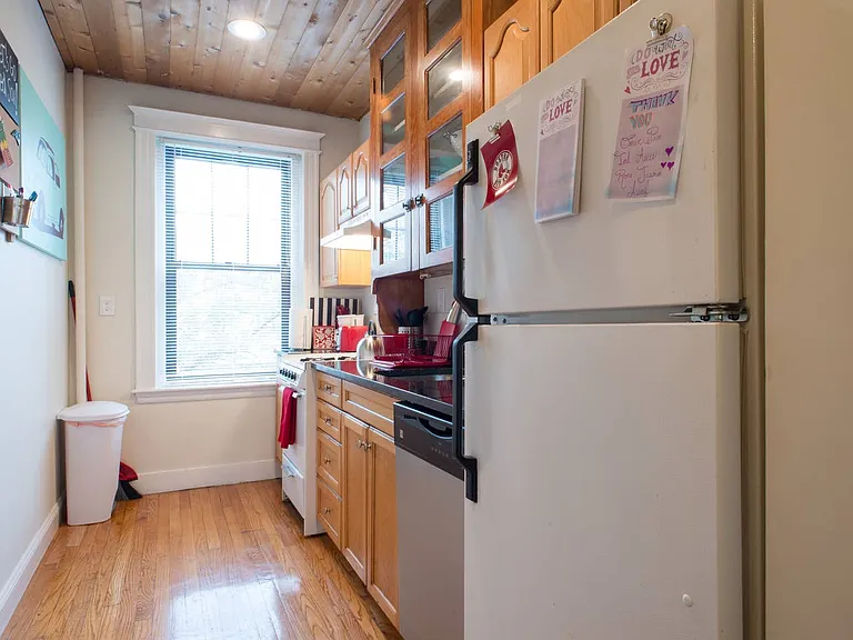 58 Queensberry St #18 — Photo 17