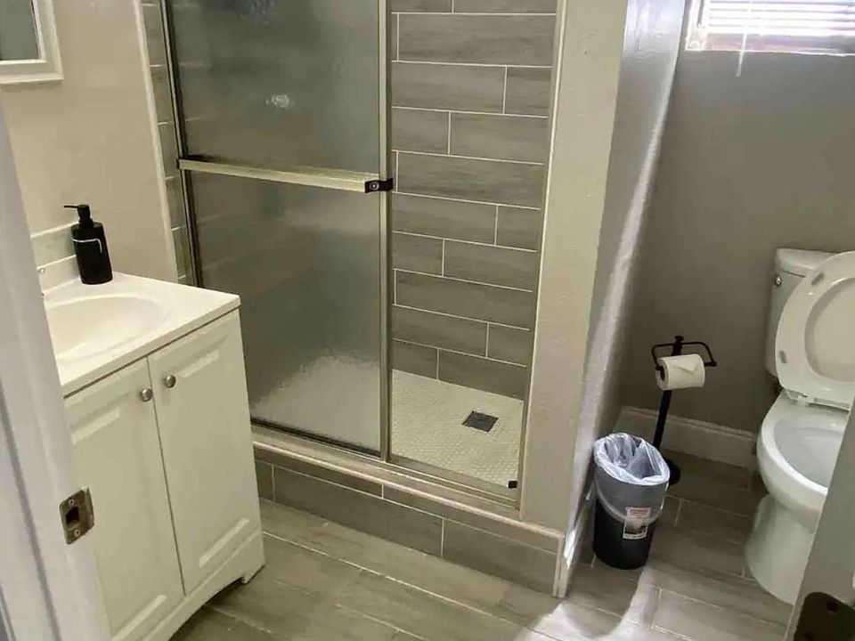 ENCLOSE SHOWER