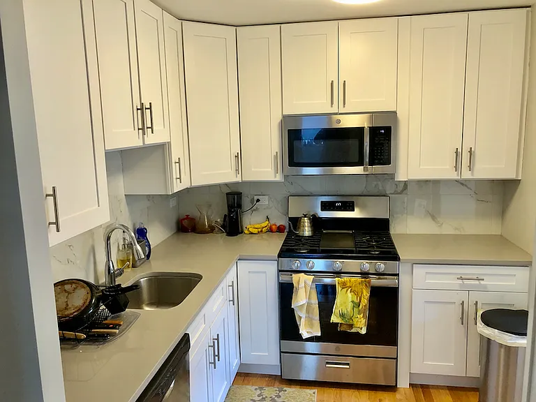 4544 N Wolcott Ave #8 — Photo 8