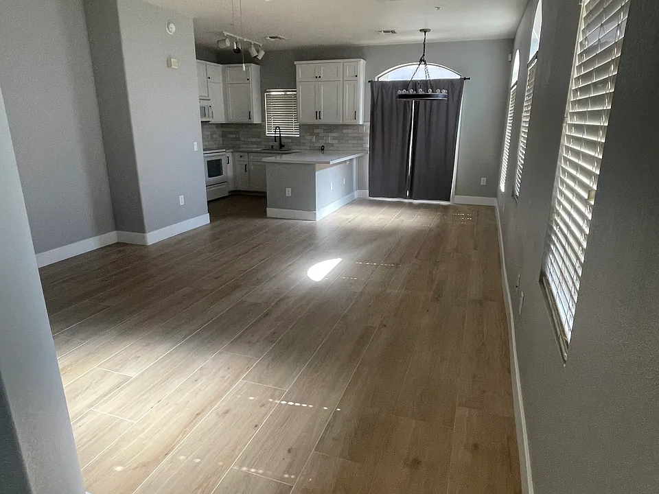 2401 E Rio Salado Pkwy #1086