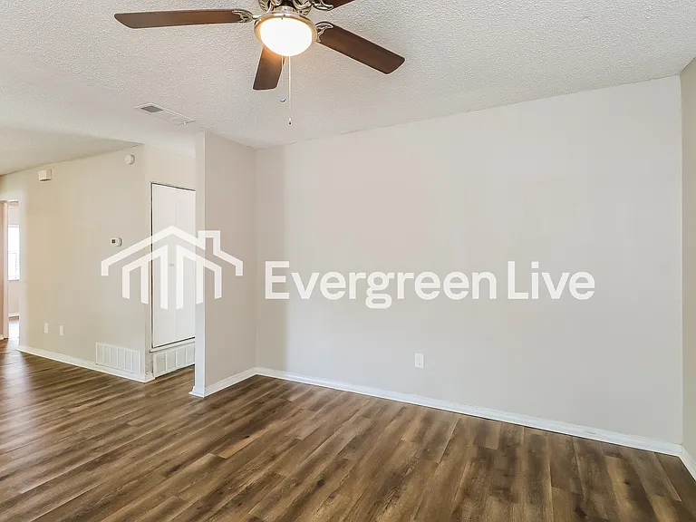 823 Johnnie Row — Photo 6