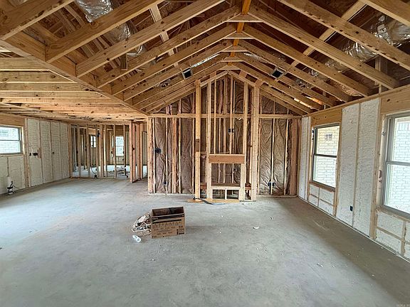 5th image of 307 Millie Ct