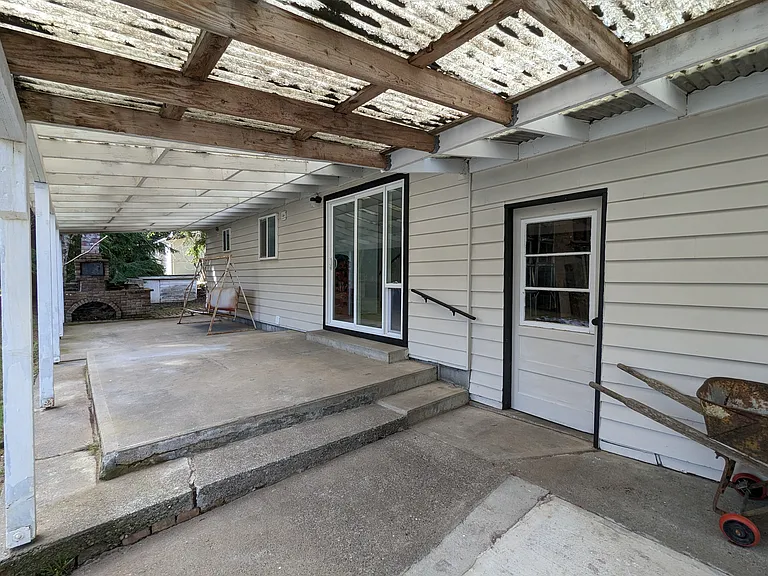 2428 Yew Street Rd — Photo 18