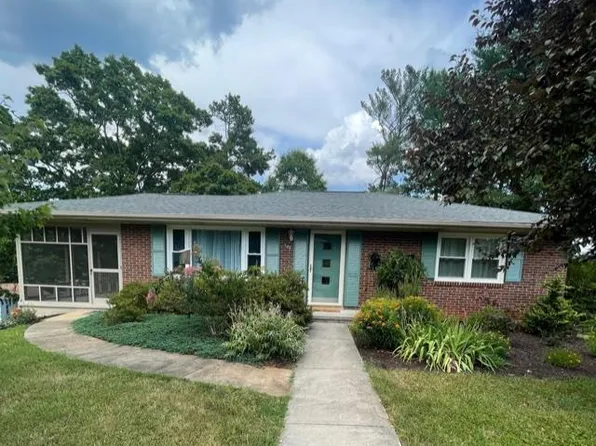 132 Chatham Ct, Danville, VA 24540