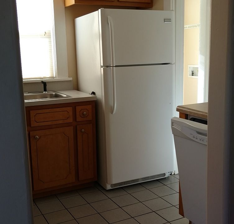 2nd image of 1248 Crossland Ave