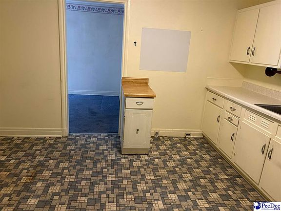 4th image of 903 Wells St