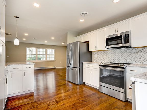 4th image of 67A Cambridge Cir #A