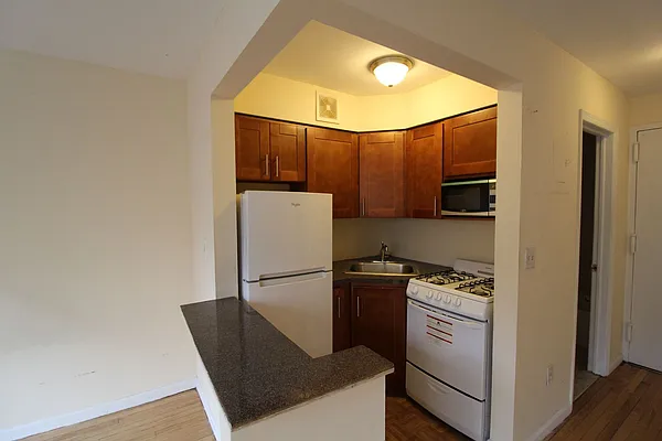 Rented by Bruma Realty LLC | media 3