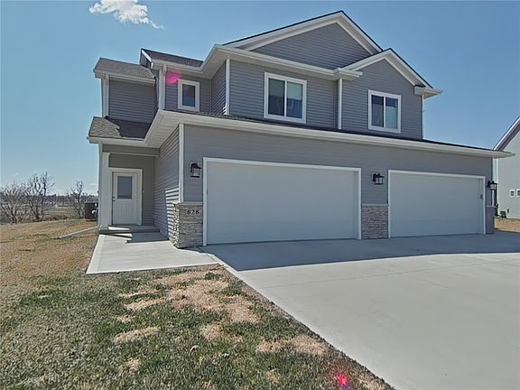2nd image of 828 Kinney Cir NE