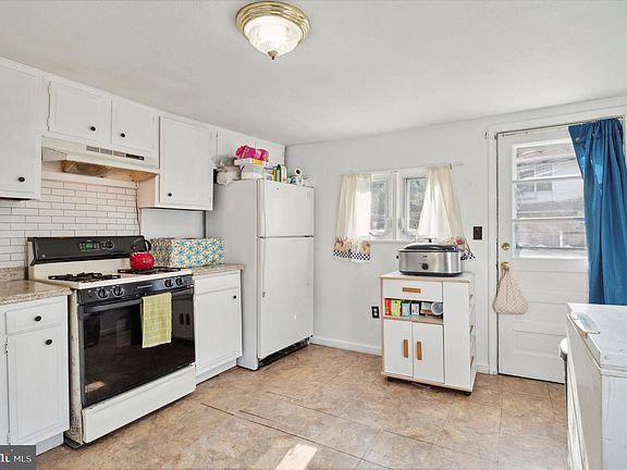 5th image of 328 New Castle Ave