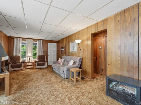 4218 Huron St, Dearborn Heights, MI 48125