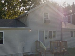 409 S Liberty Ave, Freeport, IL 61032