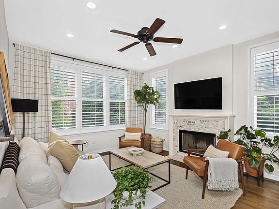 3rd image of 2019 W Pierce Ave #1N