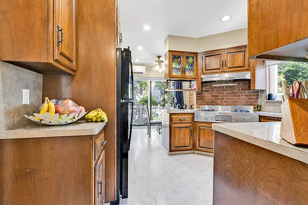 Sold by Remax Edge | media 15