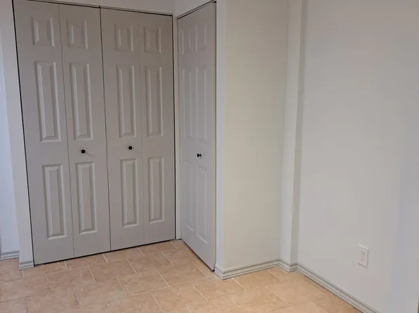 3281 Sunlight St, Mississauga, ON L5M 0G7