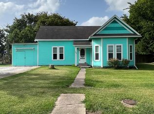 308 Lucas Ave, Palacios, TX 77465