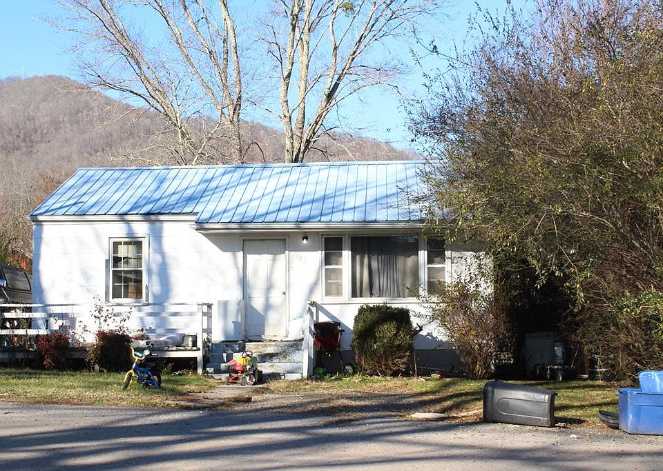 1st image of 102 Celo St