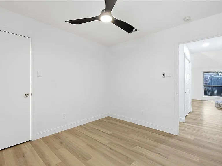 8812 Sabinas Trl — Photo 10