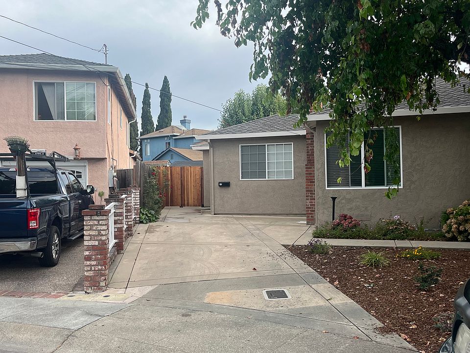 1st image of 12 Greenwood Ln #1