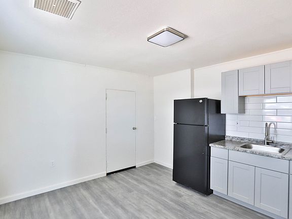 4th image of 545 S Hobson E