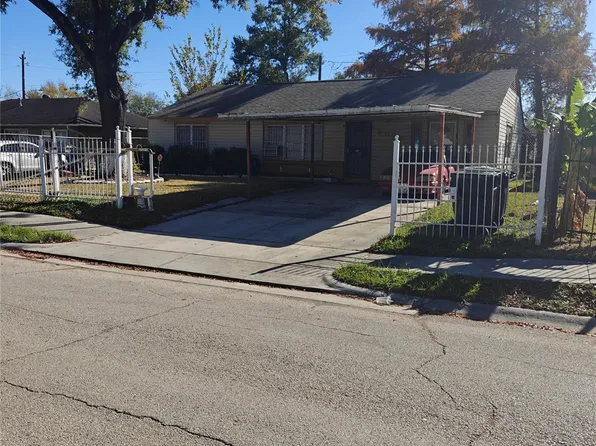 5874 Westover St, Houston, TX 77033