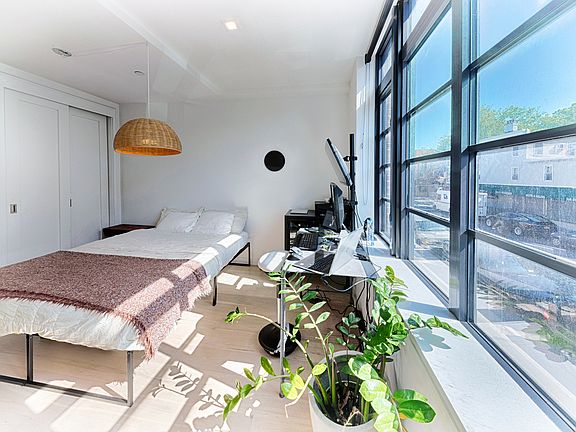 3rd image of 537 Lorimer St #201