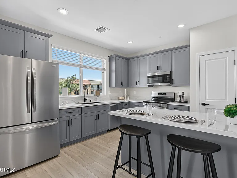 2601 E Clarendon Ave #3 — Photo 5