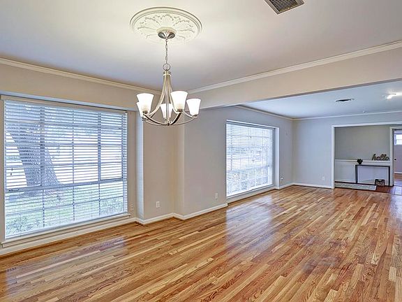 3rd image of 3547 Woodvalley Dr