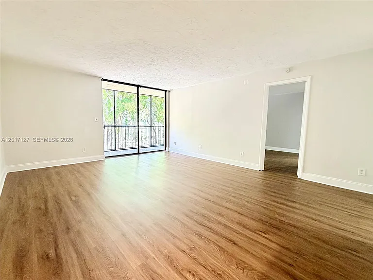450 Commodore Dr #214 — Photo 4