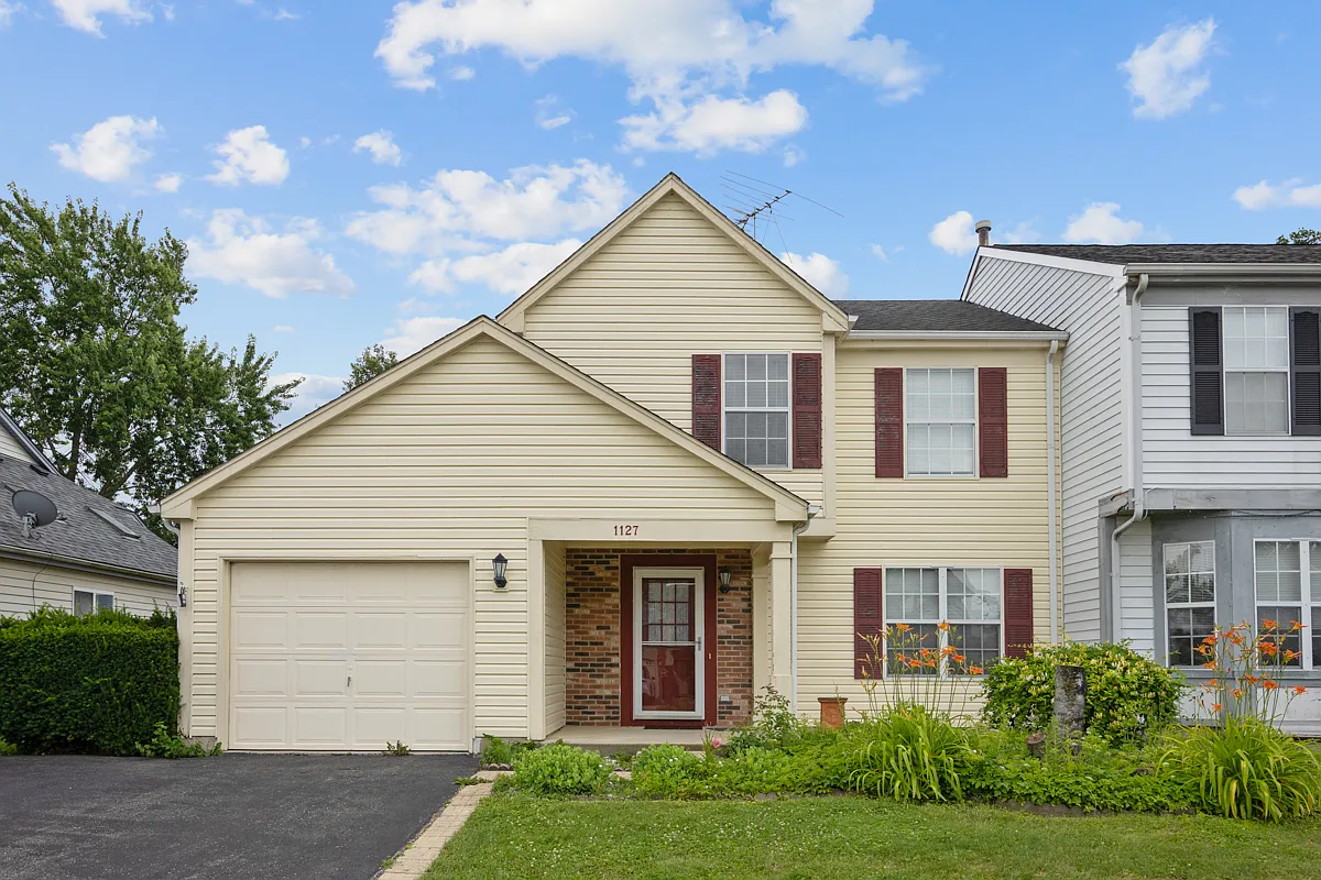 3 bed, 1.5 bath, 1860 sqft, $2,545 — Photo 1