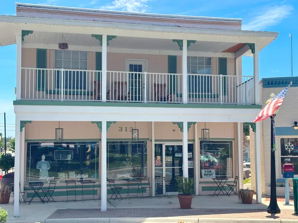 313 Circle Park Dr #1, Sebring, FL 33870