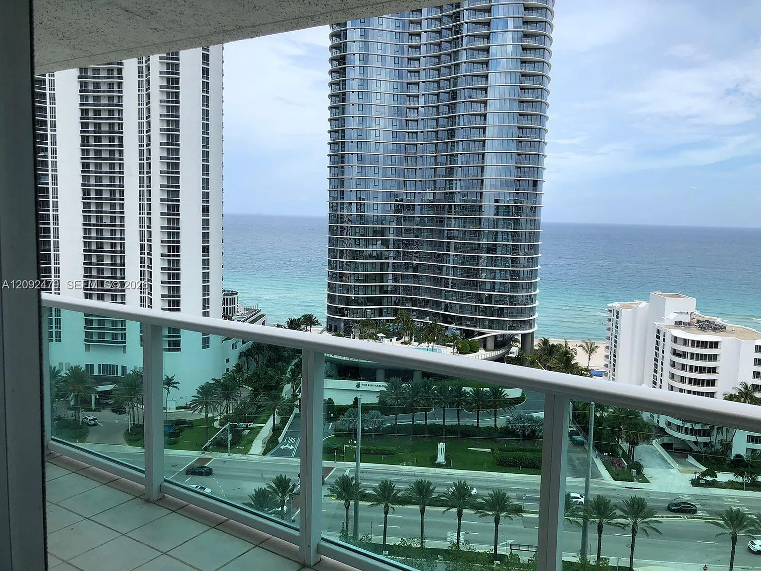 Arlen House East Condo — Photo 4