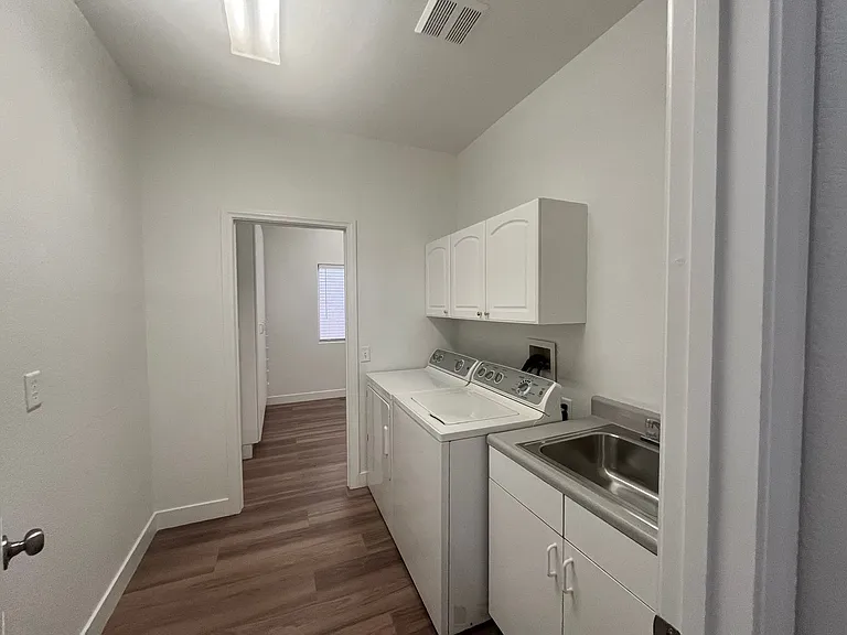 3816 Waynesvill St — Photo 59