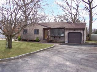 4 Maple St, Centereach, NY 11720