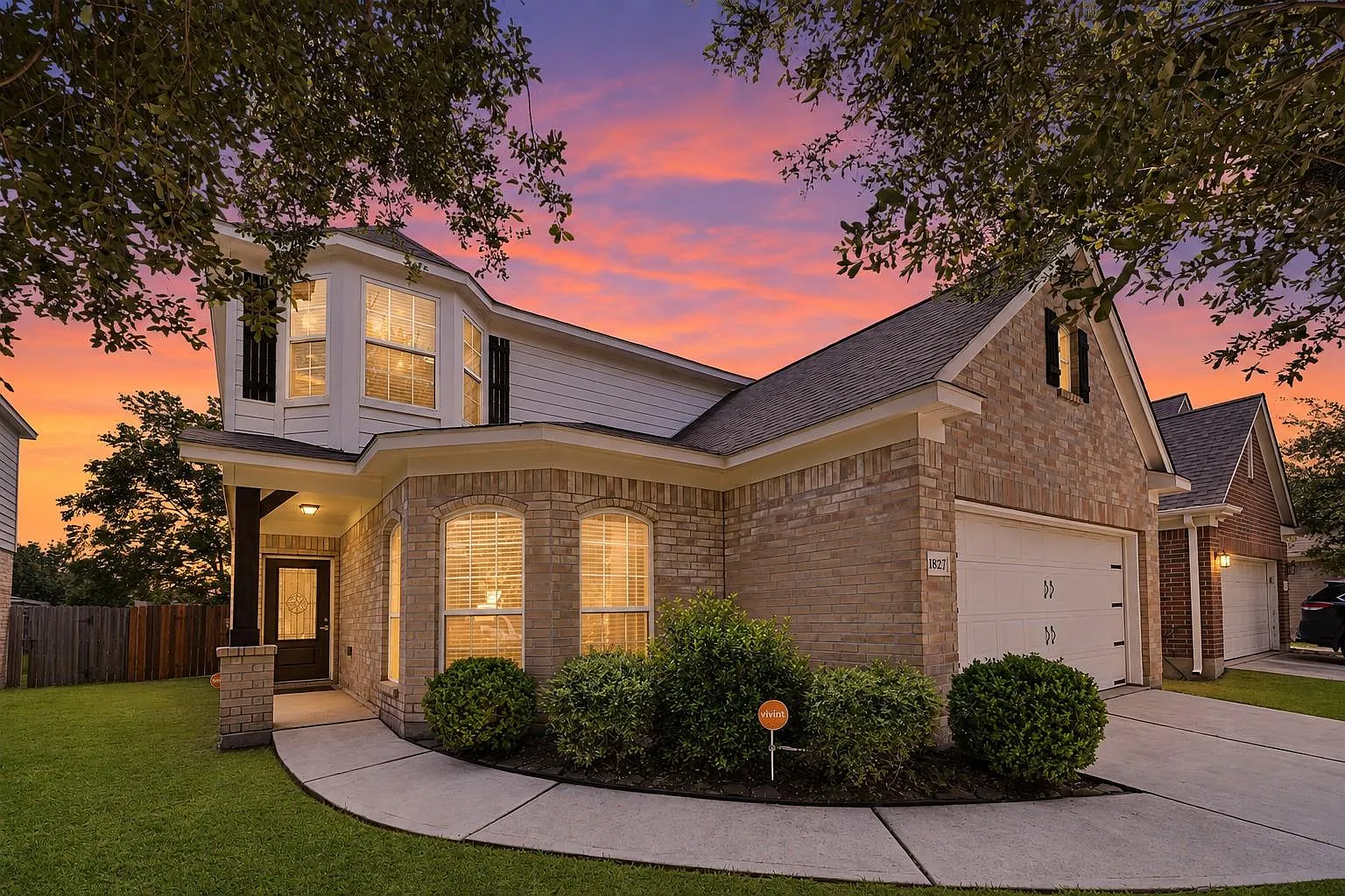 4 bed, 2.5 bath, 2348 sqft, $2,449 — Photo 2