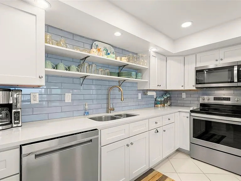1848 Shore Dr S #402 — Photo 10