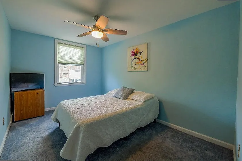 3 bed, 1.5 bath, 1152 sqft, $2,100 — Photo 4