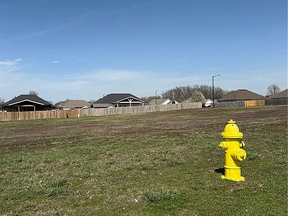 3rd image of 1303 E Cheri Whitlock Dr #1