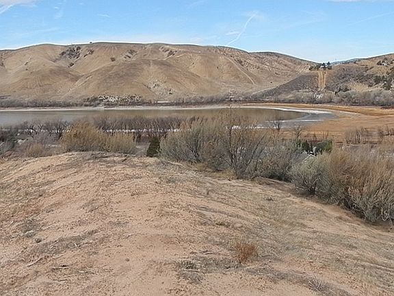 4th image of 42900 Arrowrock Dr